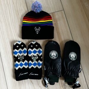 Milwaukee Bucks Mittens and Winter Hat